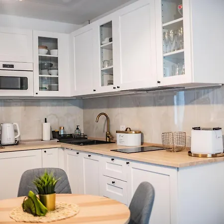 ,szeregowy Z Tarasem I Dwoma Sypialniami , 800 Metrów Od Plaży Pobierowo