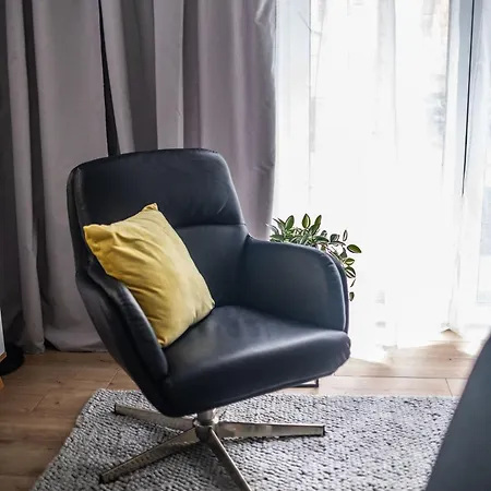 Z Ogrodem I Dwoma Sypialniami Blisko Plazy Apartment