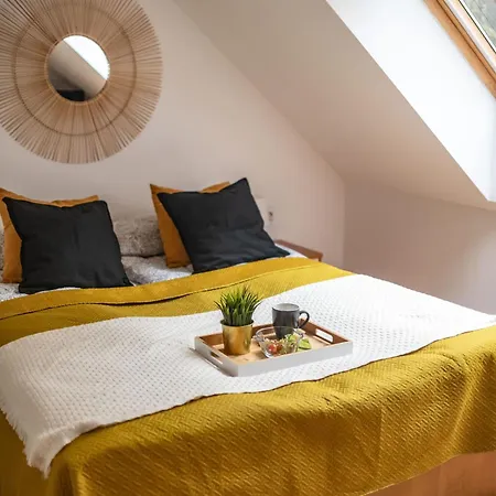 Z Ogrodem I Dwoma Sypialniami Blisko Plazy Apartment