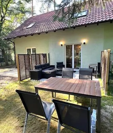 Z Ogrodem I Dwoma Sypialniami Blisko Plazy Apartment