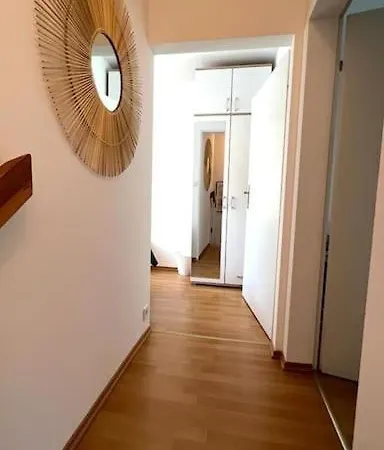 Z Ogrodem I Dwoma Sypialniami Blisko Plazy Apartment