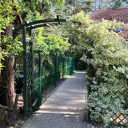 Z Ogrodem I Dwoma Sypialniami Blisko Plazy Apartment
